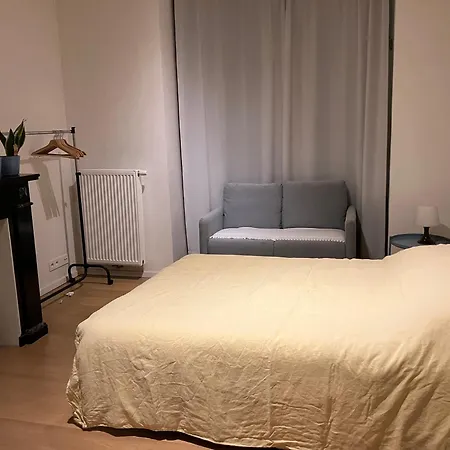 아파트 Renovated With Terrace South