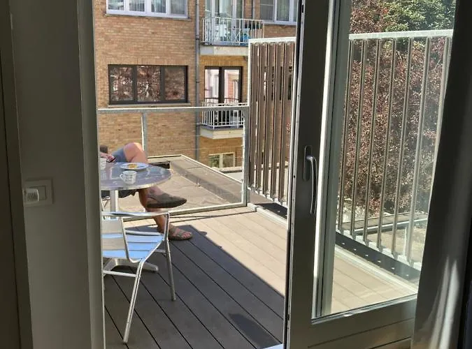 Renovated With Terrace South 헨트