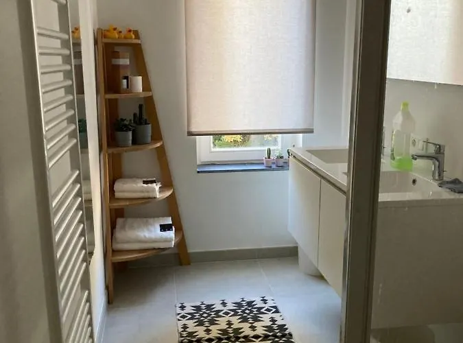 아파트 Renovated With Terrace South *