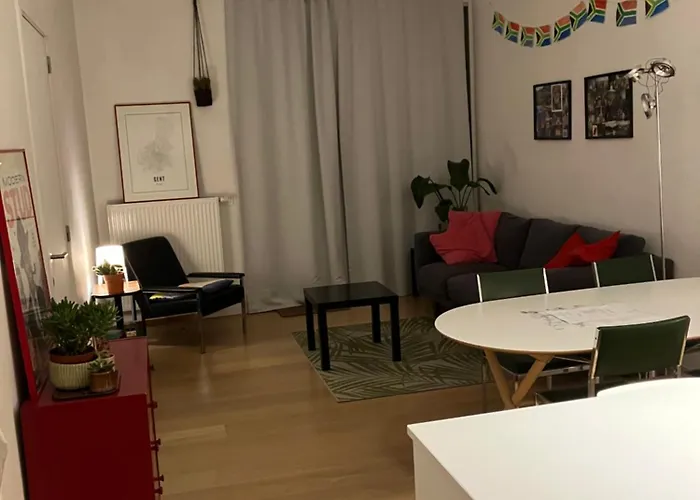 Renovated With Terrace South 헨트